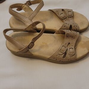 SAS White Duo Tripad Sandals w Adjustable Straps size 8.5